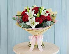 Букет цветов из:  Лилии и Розы в Правдинском