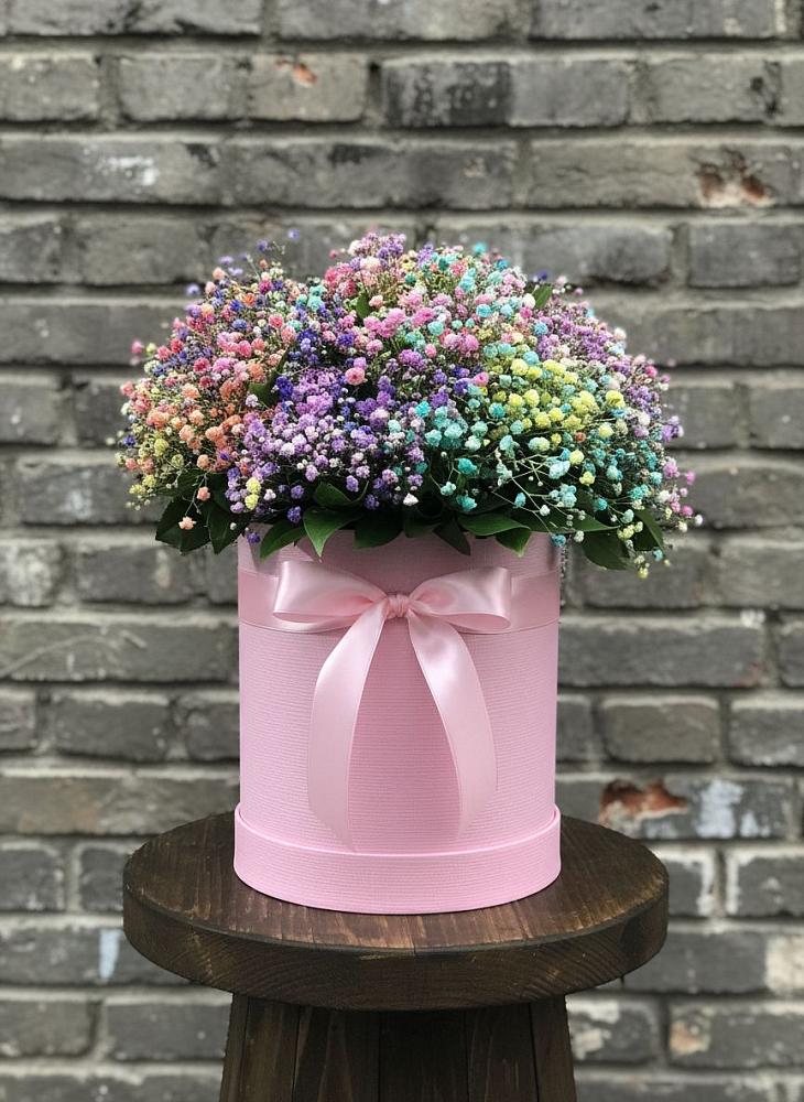 Цветочная композиция из Гипсофила и Розы в шляпной коробке в Правдинском