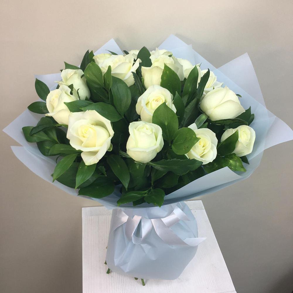 Букет 15 Белых роз Проуд в Правдинском