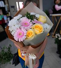 Букет цветов из:  Герберы, Розы и Хризантемы в Правдинском