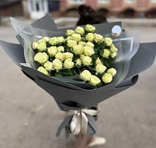 Букет Белые кустовые розы Солинеро в Правдинском