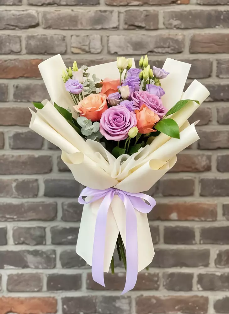 Букет цветов из: Лизиантусы и Розы в Правдинском