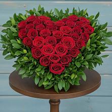 Цветочная композиция из Розы в виде сердца в Правдинском