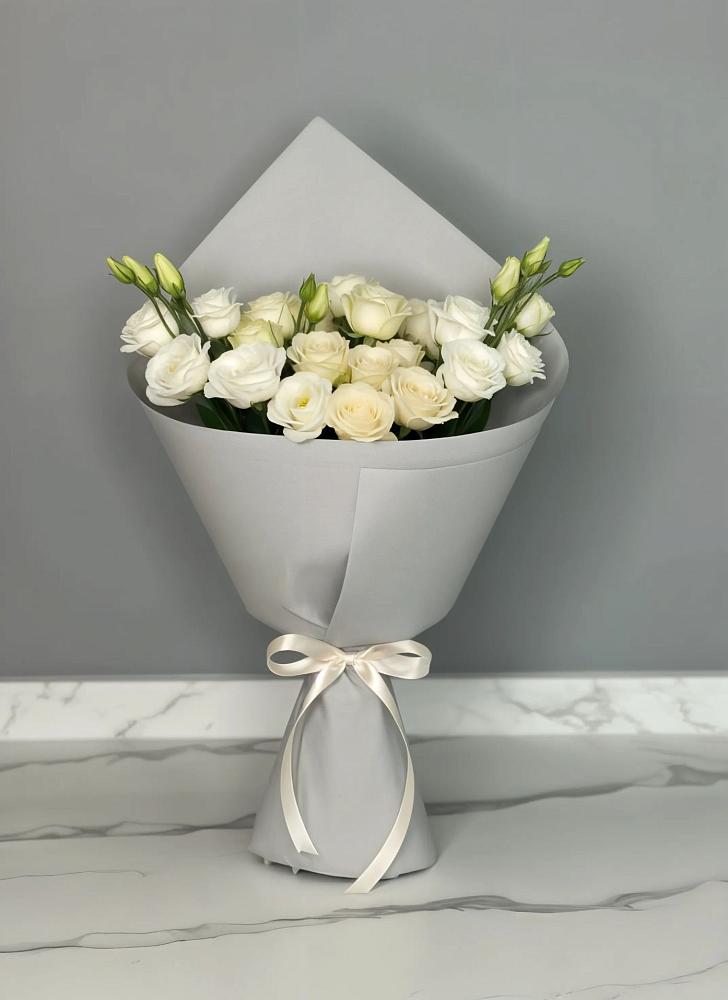 Букет цветов из: Розы и Лизиантусы в Правдинском