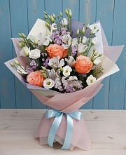 Букет цветов из:  Лизиантусы, Розы, Альстромерии и Гипсофила в Правдинском