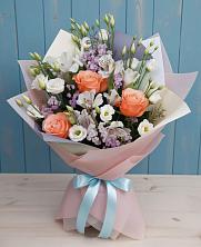 Букет цветов из:  Лизиантусы, Розы, Альстромерии и Гипсофила в Правдинском