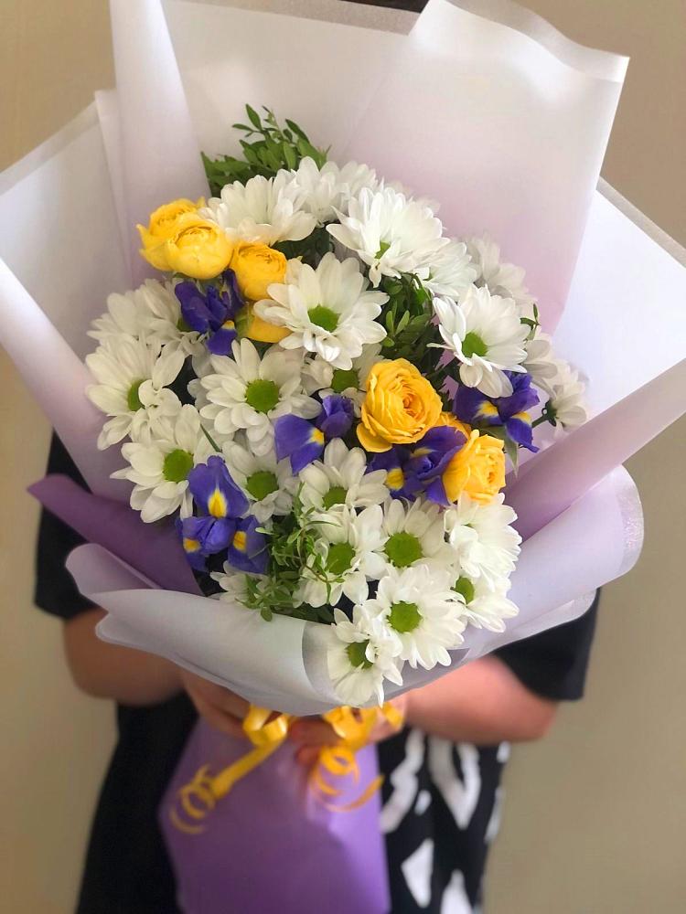 Букет цветов из: Ирисы, Хризантемы и Розы в Правдинском