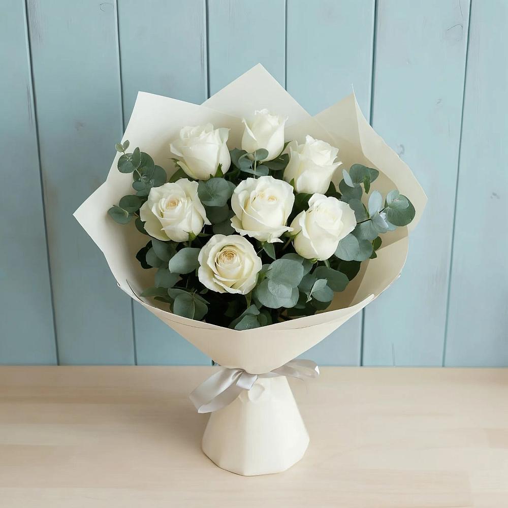 Букет Белые розы в Эвкалипте в Правдинском