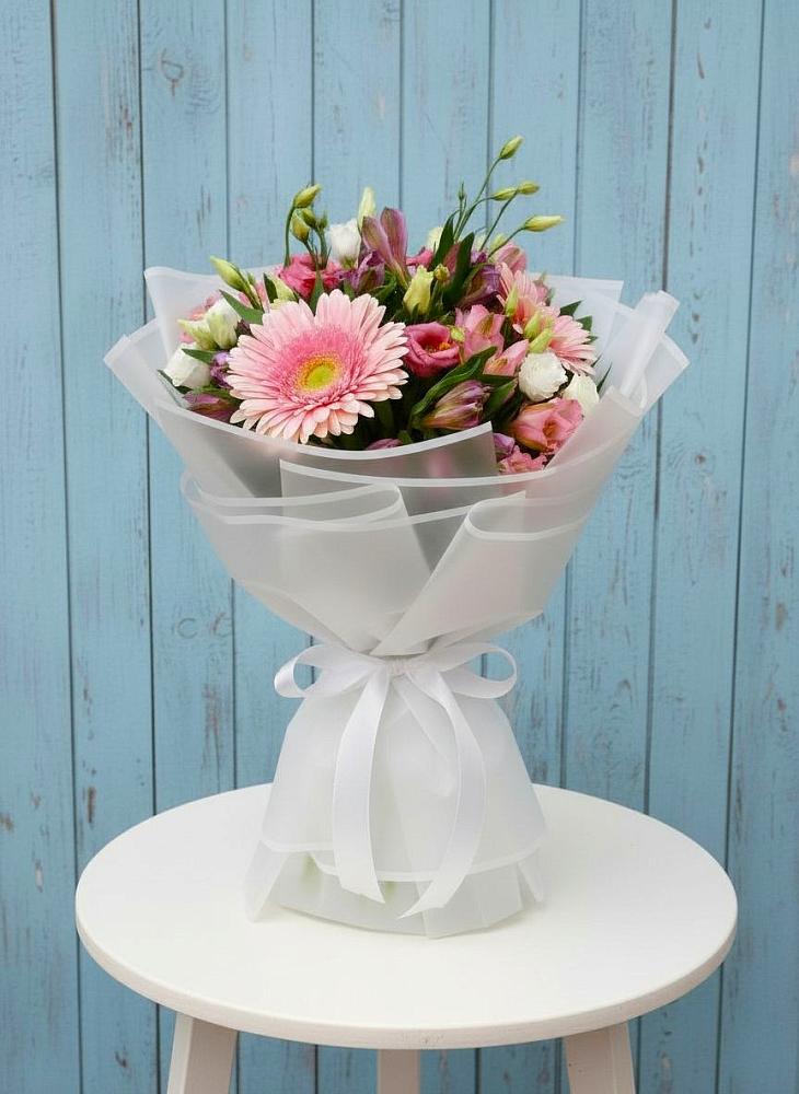 Букет цветов из: Герберы, Альстромерии и Лизиантусы в Правдинском