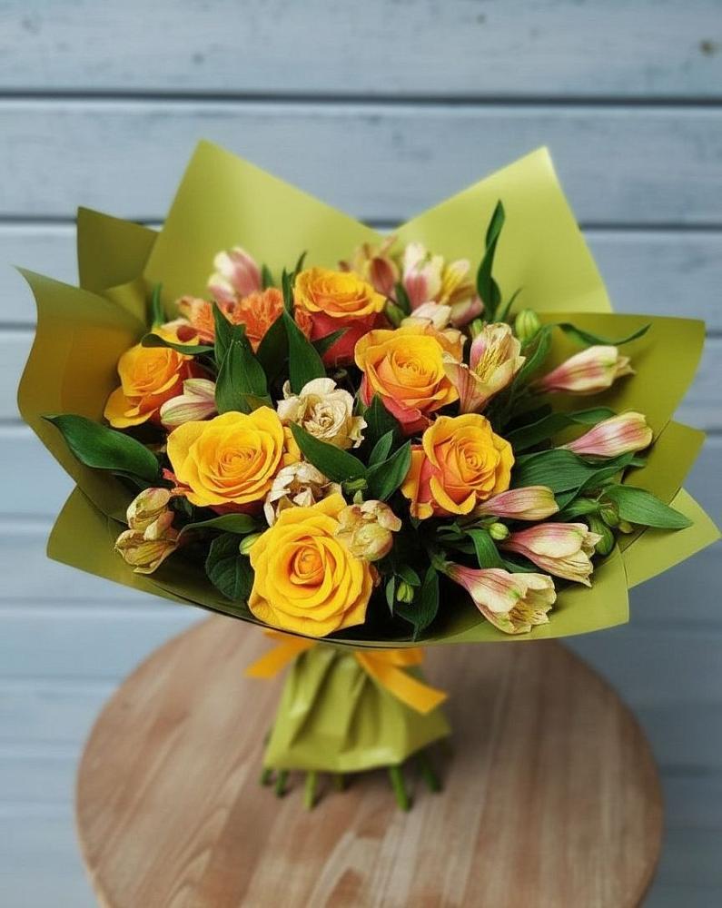Букет цветов из: Альстромерии и Розы в Правдинском