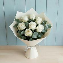 Букет Белые розы в Эвкалипте в Правдинском