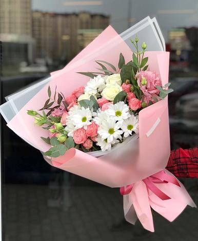 Букет цветов из: Розы, Лизиантусы и Хризантемы в Правдинском