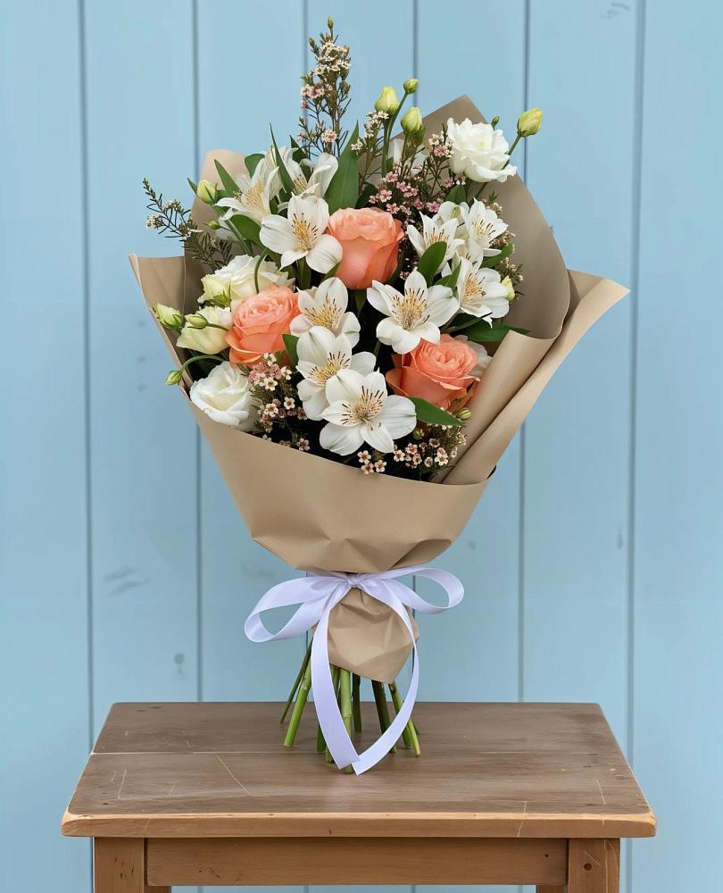 Букет цветов из: Альстромерии, Лизиантусы, Розы и Хризантемы в Правдинском