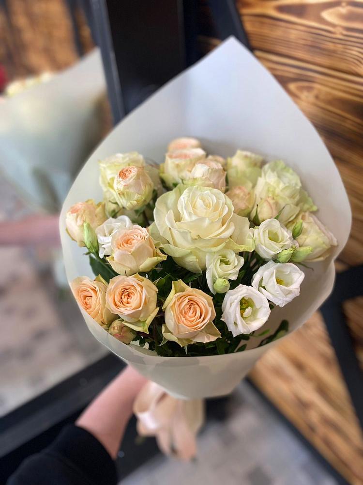 Букет цветов из: Розы и Лизиантусы в Правдинском