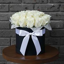 Цветочная композиция из Розы в шляпной коробке в Правдинском